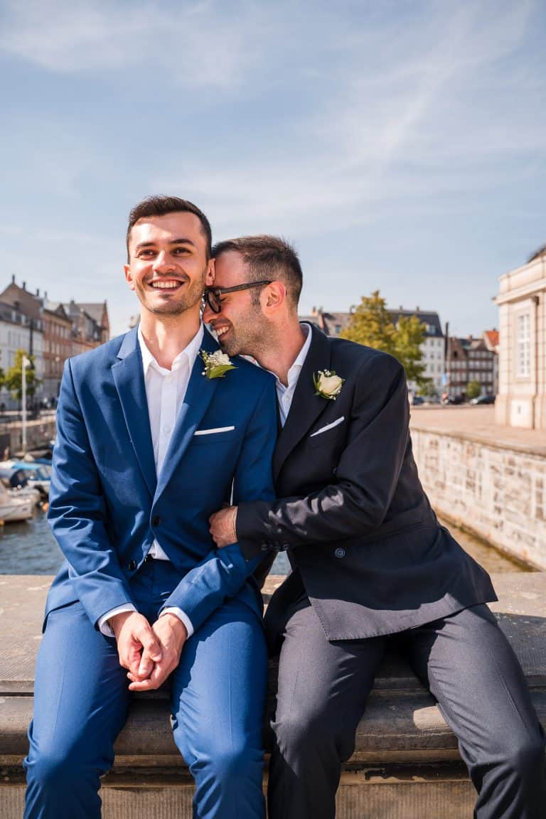 newly-married-gay-couple-smiling-copenhagen