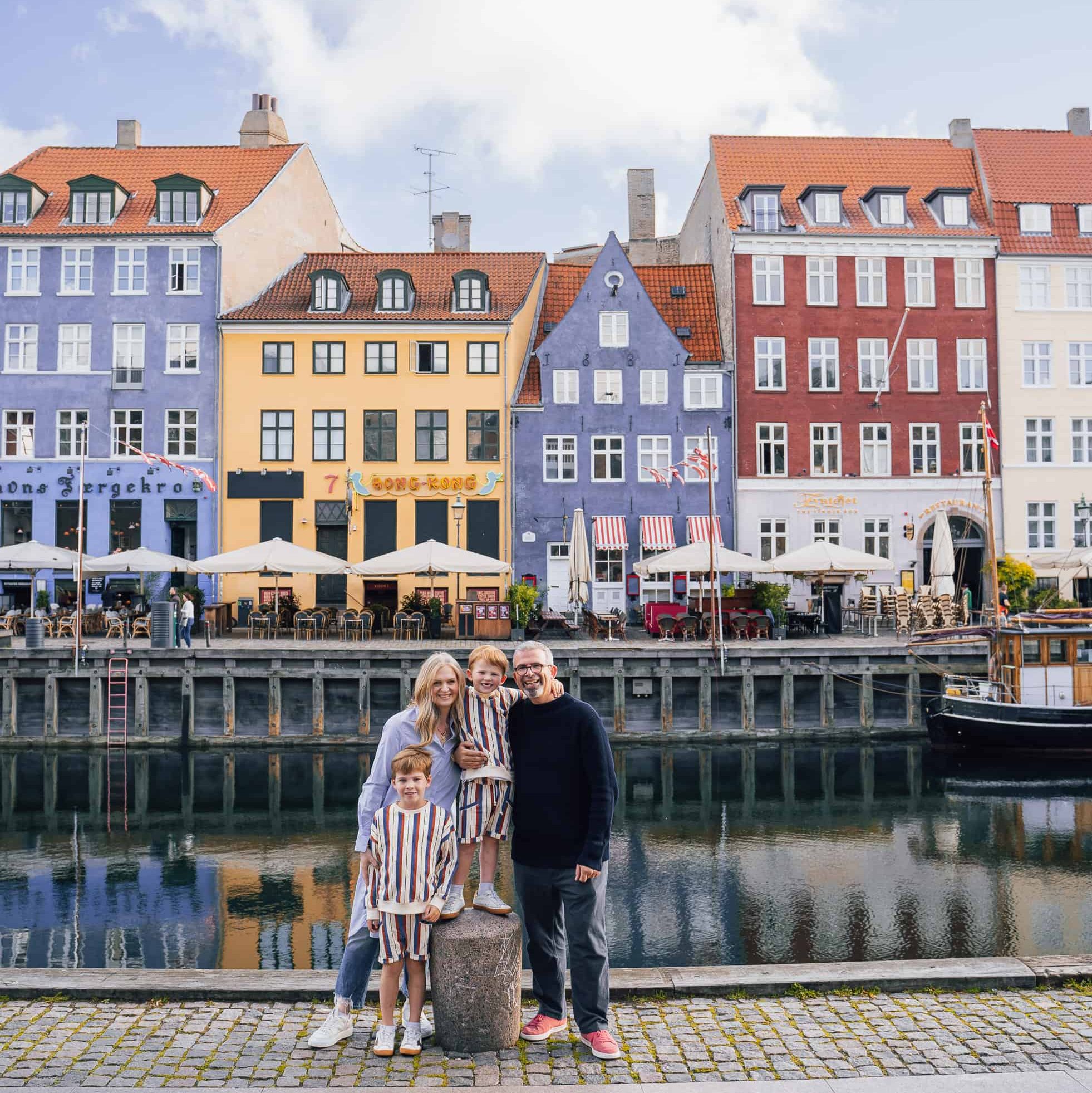 family-photosession-colorful-houses-nyhavn-copenhagen