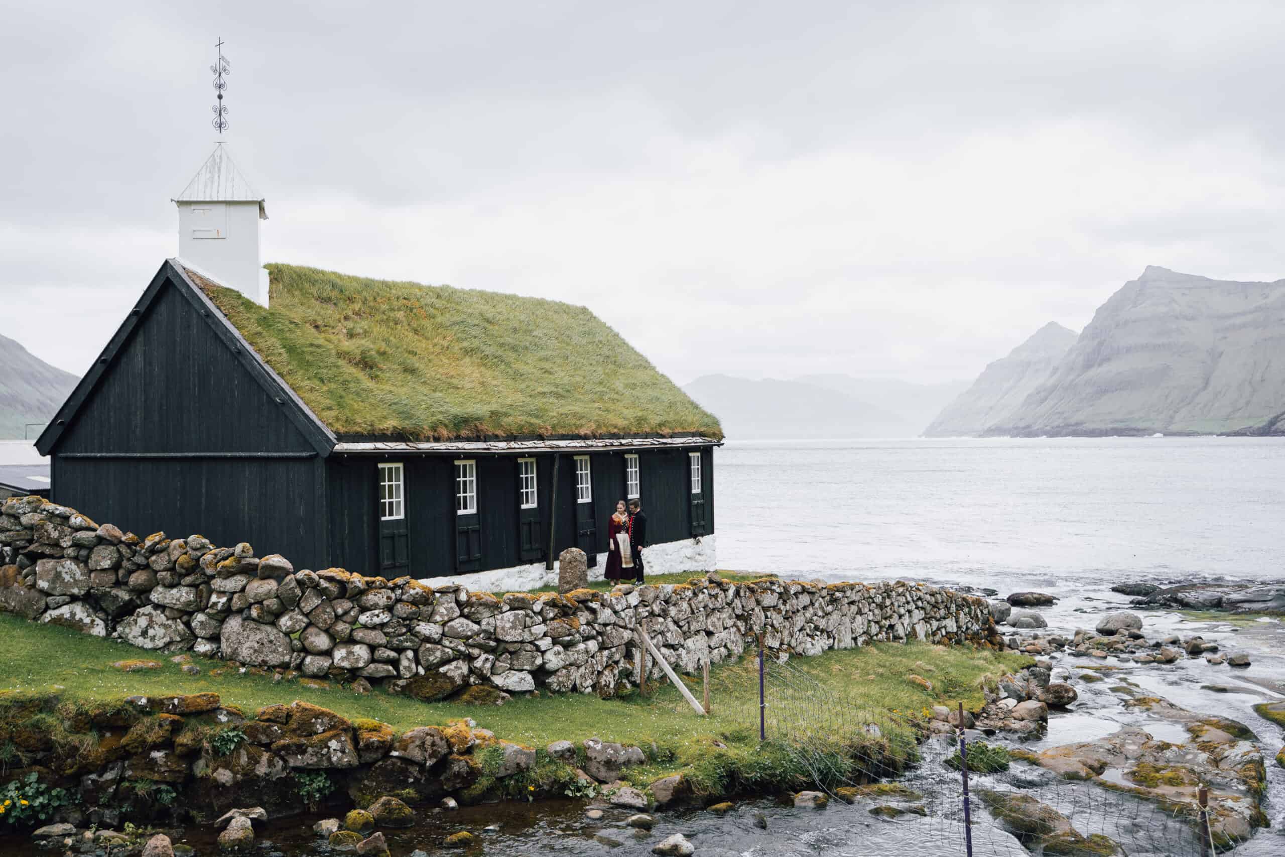 wedding-photoshoot-funningur-church-faroe-islands