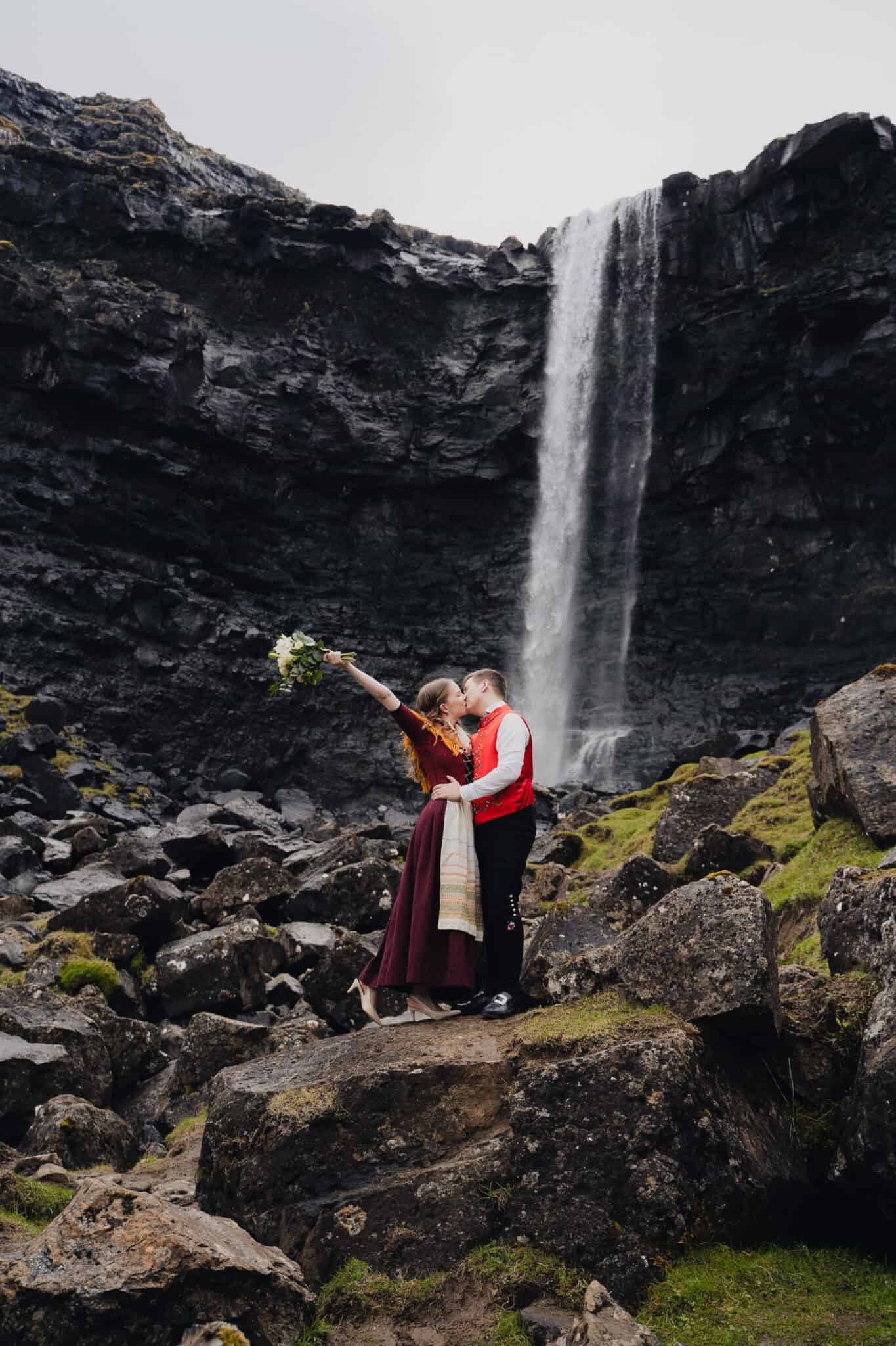 fossa-waterfall-faroe-islands-wedding-photoshoot