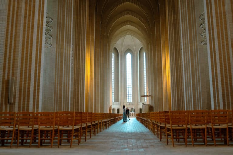 grundtvig-church-marriage-inside-photography