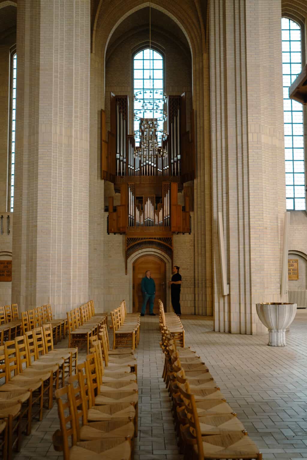 beautiful-grundtvig-church-captured-copenhagen-photographer