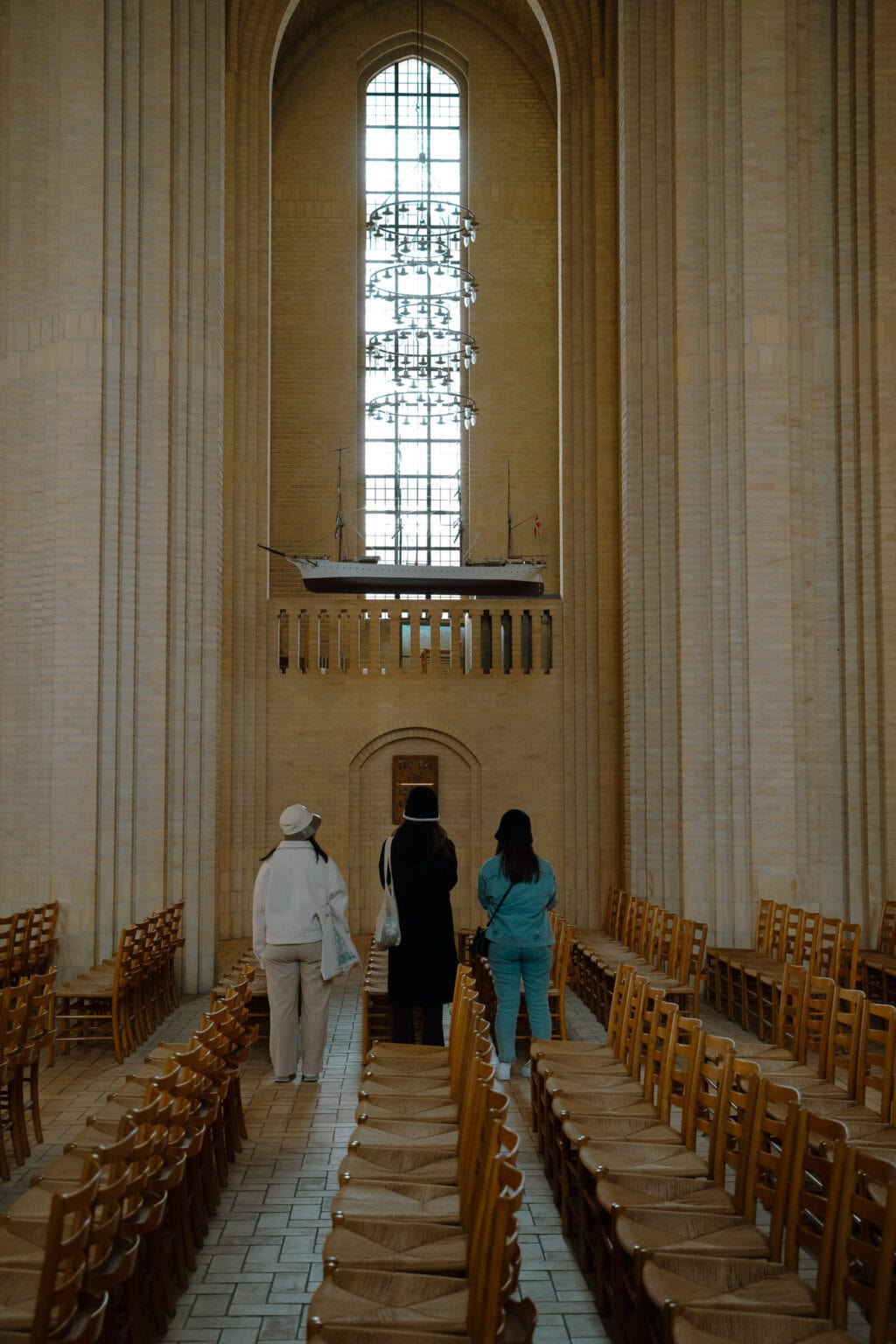 tourists-visiting-grundtvig-church